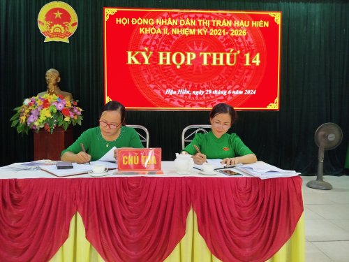 Chủ toạ kỳ họp.jpg